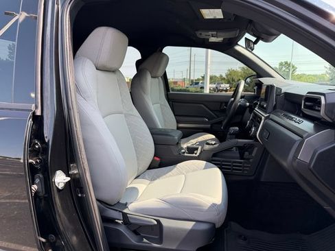 Used 2025 Toyota Tacoma SR5 AWD/4WD image 18