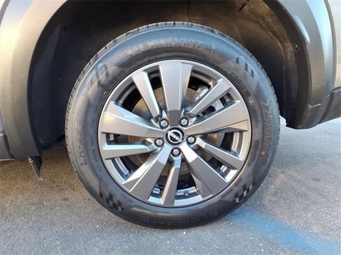 Used 2024 Nissan Pathfinder SV image 7