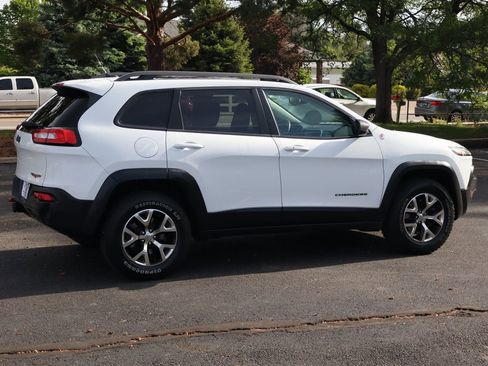 Used 2015 Jeep Cherokee Trailhawk w/ Comfort/Convenience Group AWD/4WD image 4