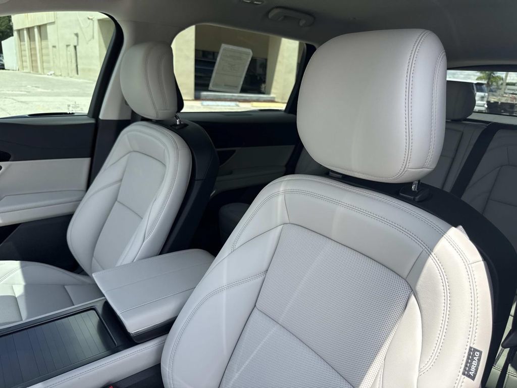 New 2026 Lincoln Nautilus Premier AWD/4WD image 21