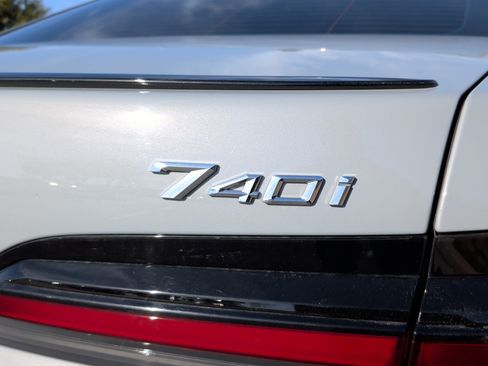 Certified 2023 BMW 740i 740i w/ Executive Package image 11