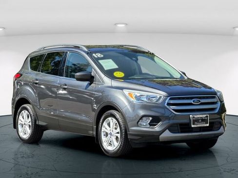 Used 2018 Ford Escape SE w/ Ford Safe & Smart Package image 9