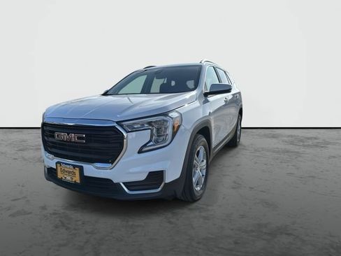 Used 2024 GMC Terrain SLE w/ Driver Convenience Package image 3