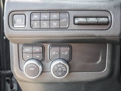 Used 2022 GMC Yukon XL Denali AWD/4WD image 19
