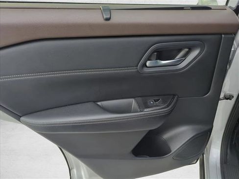 Used 2023 Nissan Rogue SL w/ SL Premium Package FWD image 9
