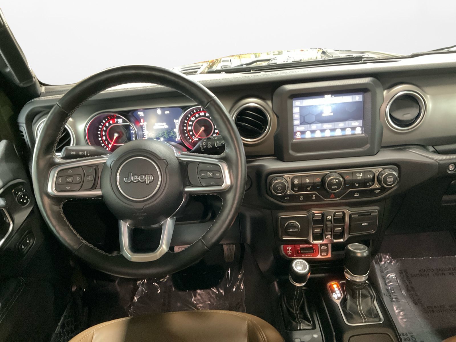 Used 2021 Jeep Wrangler Unlimited Rubicon w/ Cold Weather Group AWD/4WD image 11