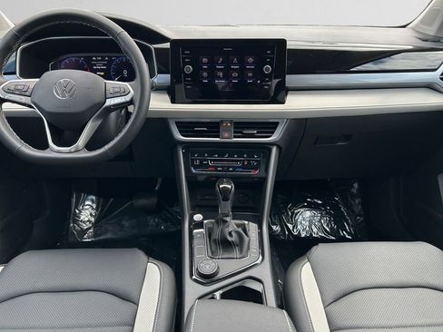 New 2025 Volkswagen Taos SEL image 10