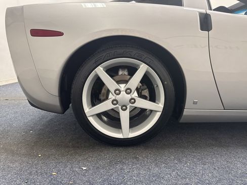 Used 2006 Chevrolet Corvette Coupe w/ Preferred Equipment Group RWD image 20