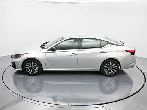 Used 2024 Nissan Altima 2.5 SV image 36