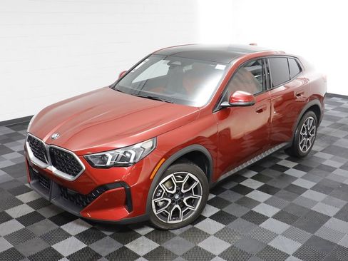 Certified 2025 BMW X2 xDrive28i image 2