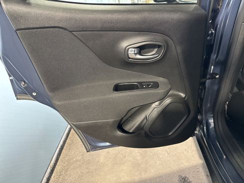 Used 2021 Jeep Renegade Latitude image 26