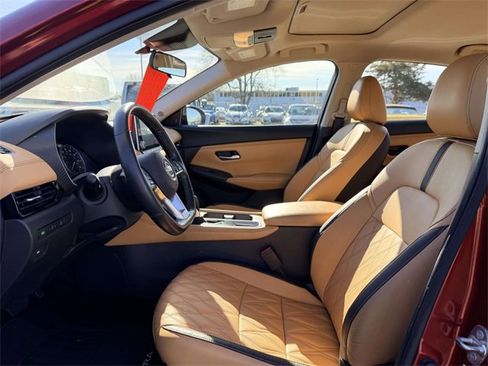 Used 2024 Nissan Sentra SV w/ SV Premium Package image 18