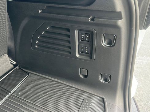 Used 2024 Chevrolet Traverse RS AWD/4WD image 19