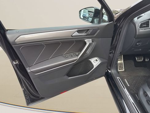 Used 2024 Volkswagen Tiguan SE R-Line AWD/4WD image 10
