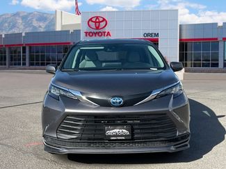 Used 2024 Toyota Sienna LE FWD video 2
