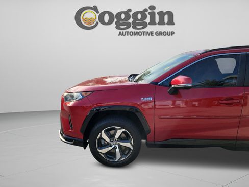 Used 2021 Toyota RAV4 SE w/ Weather & Moonroof Package AWD/4WD image 32
