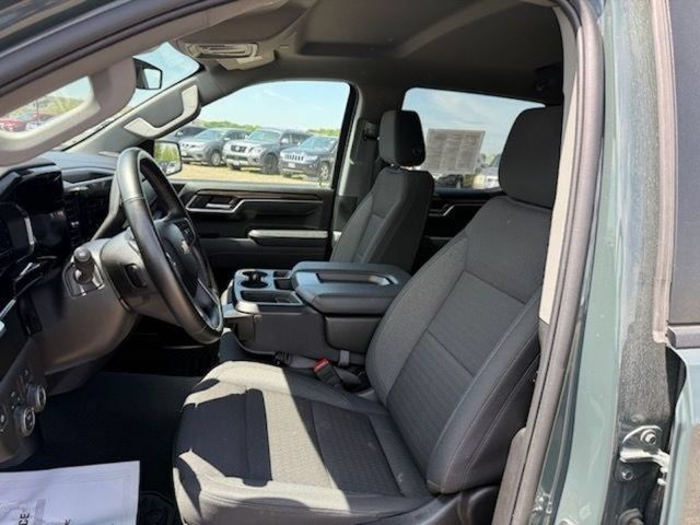 Used 2025 Chevrolet Silverado 1500 LT AWD/4WD image 25