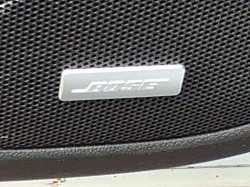 Used 2023 GMC Acadia SLT w/ Elevation Edition image 16