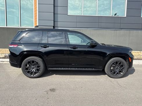 Used 2025 Jeep Grand Cherokee Summit AWD/4WD image 2