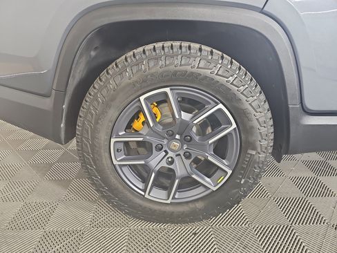 Used 2022 Rivian R1T Launch Edition image 11
