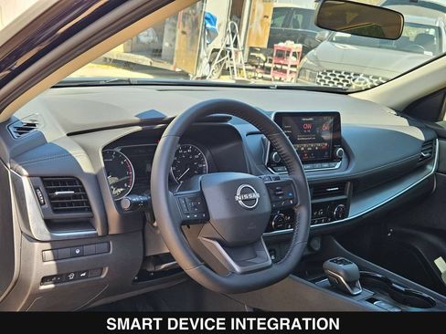 Used 2025 Nissan Rogue SV w/ SV Premium Package FWD image 13