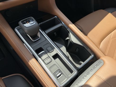 Used 2025 Nissan Pathfinder Platinum w/ Cargo Package image 24