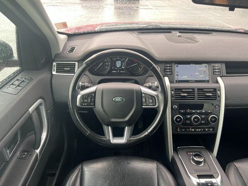 Used 2018 Land Rover Discovery Sport SE AWD/4WD image 3