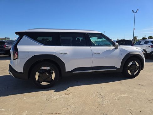New 2026 Kia EV9 Wind image 9
