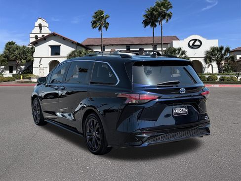 Used 2024 Toyota Sienna XSE FWD image 4
