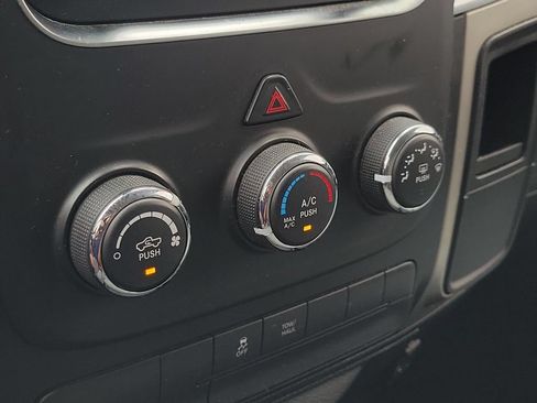 Used 2019 RAM 1500 Classic SLT AWD/4WD image 29