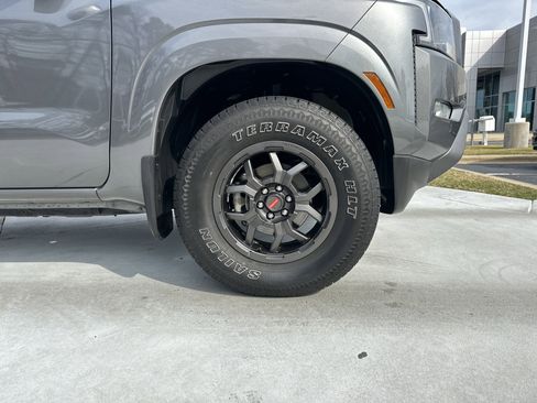 Used 2023 Nissan Frontier SV w/ SV Convenience Package image 13