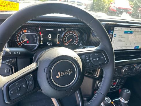 Used 2026 Jeep Wrangler Unlimited Rubicon AWD/4WD image 32