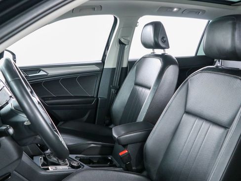 Used 2022 Volkswagen Tiguan SE w/ Panoramic Sunroof Package AWD/4WD image 24