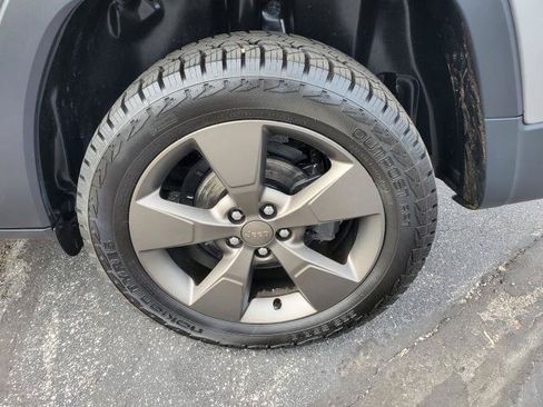 Used 2016 Jeep Cherokee 75th Anniversary FWD image 28