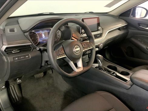 Used 2025 Nissan Altima 2.5 SV FWD image 14