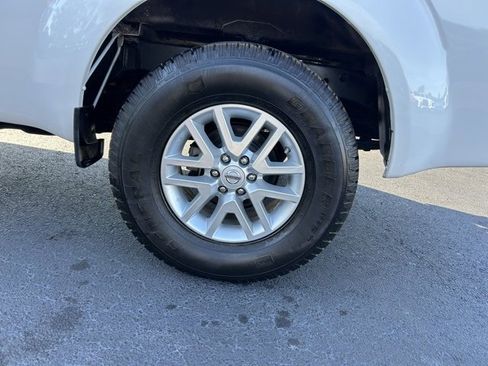 Used 2017 Nissan Frontier SV image 10