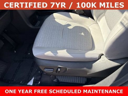 Used 2025 Toyota Sienna LE FWD image 15