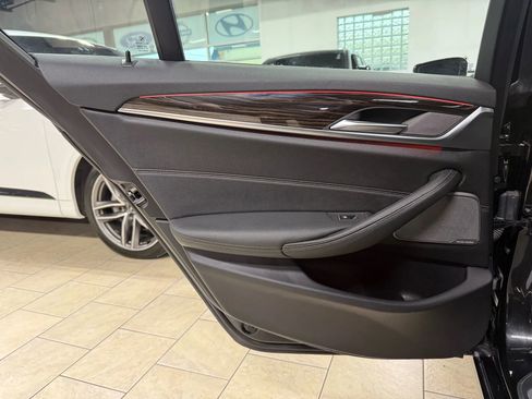 Used 2018 BMW 530e xDrive image 30