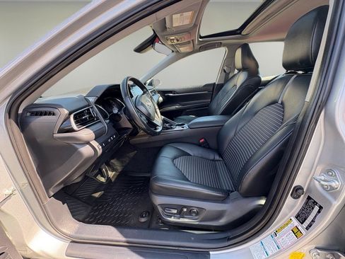 Used 2022 Toyota Camry SE w/ Cold Weather Package image 17