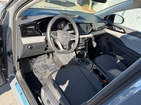Used 2024 Volkswagen Taos SE image 2