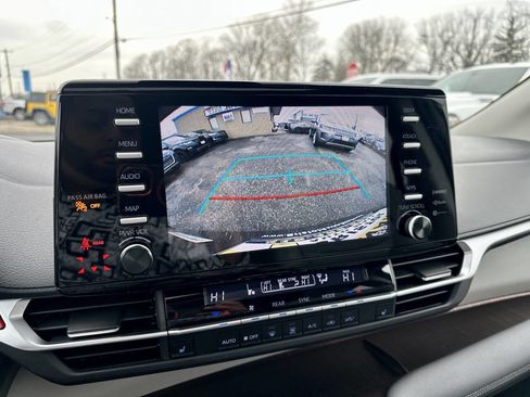 Used 2022 Toyota Sienna XLE image 29