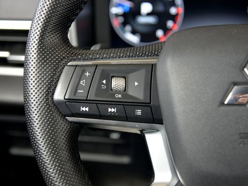 Used 2023 Mitsubishi Outlander SE image 22