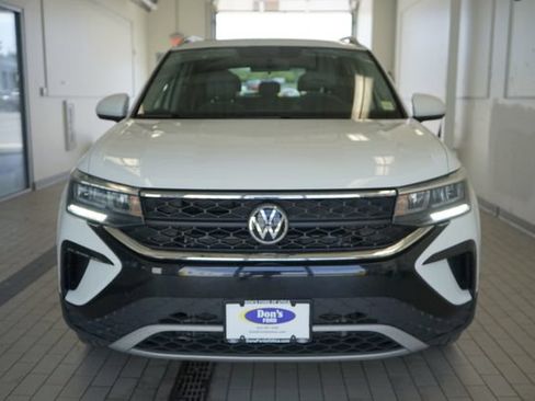 Used 2022 Volkswagen Taos SE w/ Panoramic Sunroof Package AWD/4WD image 17