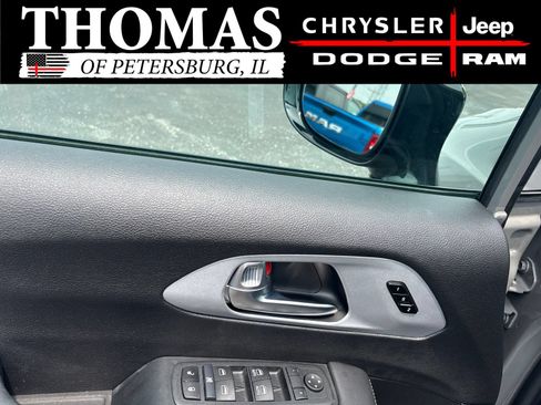 Used 2024 Chrysler Pacifica Touring-L w/ S Appearance Package FWD image 9
