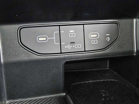 Certified 2025 Kia Sorento SX Prestige w/ Sage Leather Package image 31