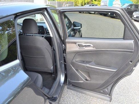 Used 2024 Kia Sportage LX image 32