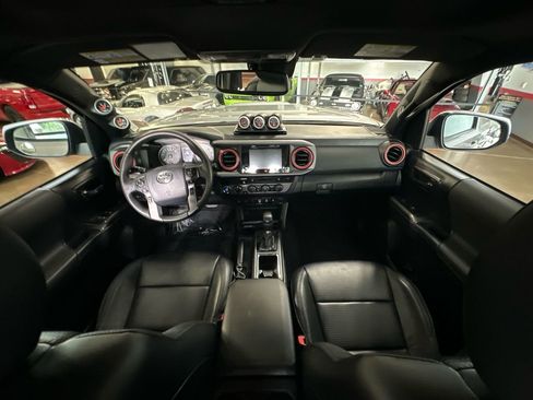 Used 2019 Toyota Tacoma TRD Sport image 41