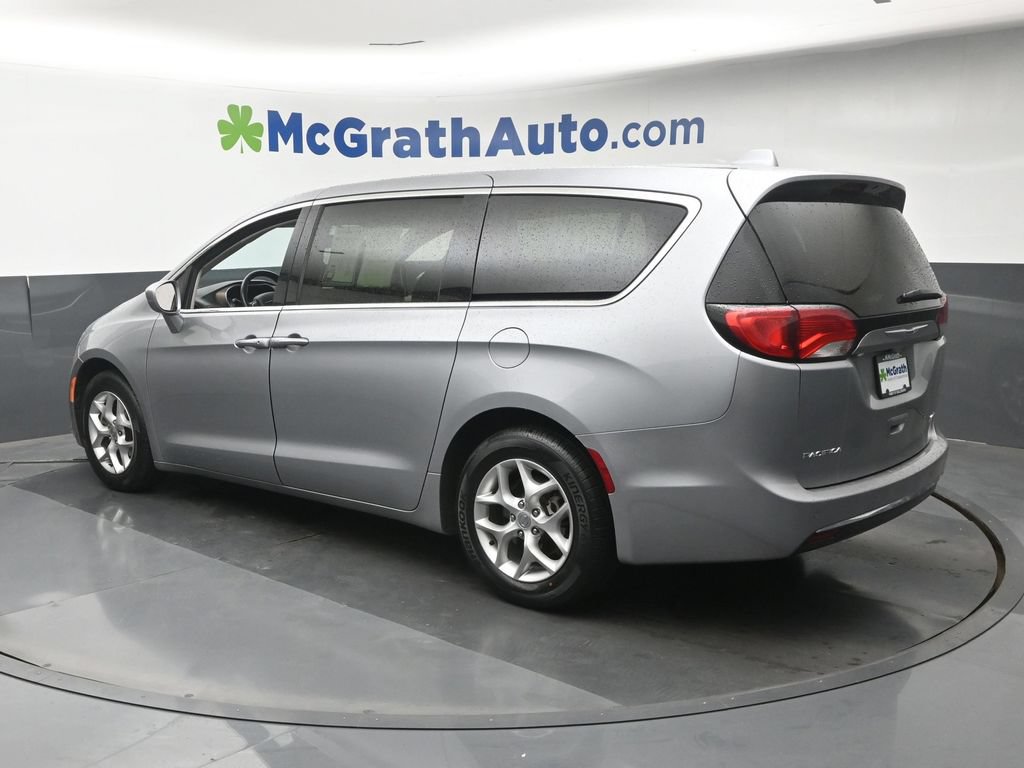 Used 2019 Chrysler Pacifica Touring Plus w/ Tire & Wheel Group FWD image 25