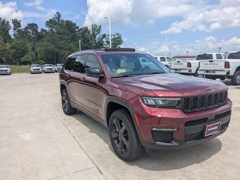 Used 2025 Jeep Grand Cherokee L Limited w/ Black Appearance Package image 3