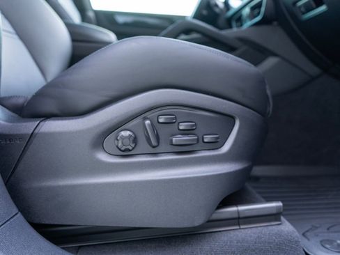 Used 2025 Porsche Cayenne GTS image 33